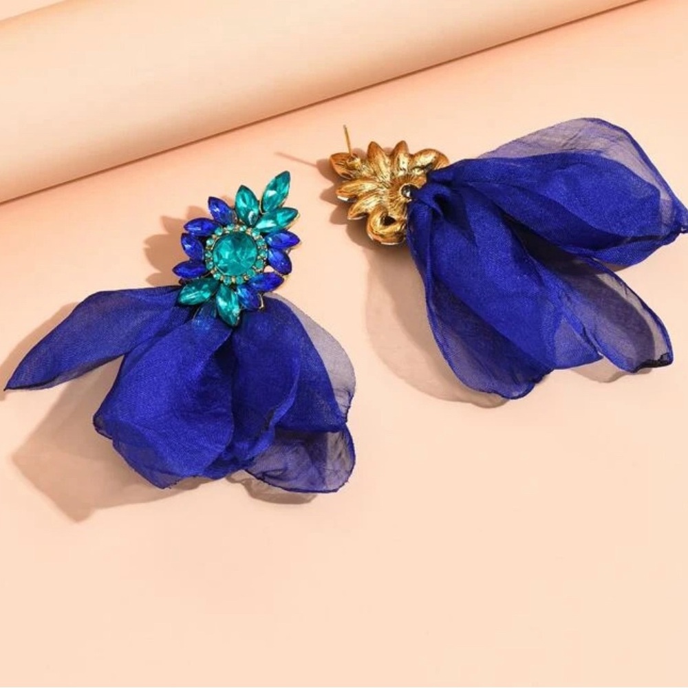 Rhinestone & Flower Decor Drop Earrings - Picture 2 of 3